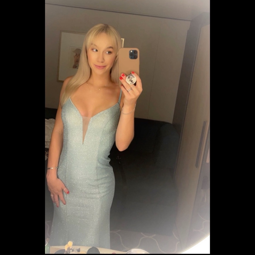 Selling this beautiful crystal sparkles blue dress